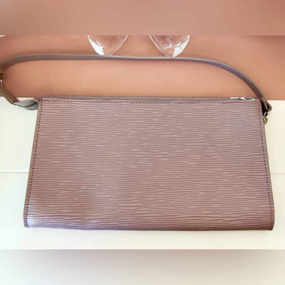 Louis Vuitton Lilac Epi Pochette - Picture 3 of 12